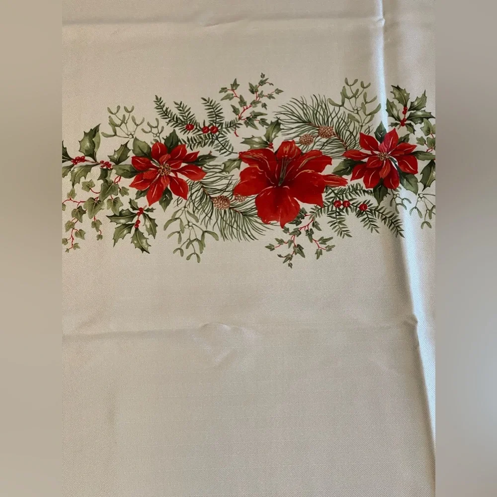 VTG‎ INSPIRED large banquet size Christmas tablecloth 100” x 68” poinsettias